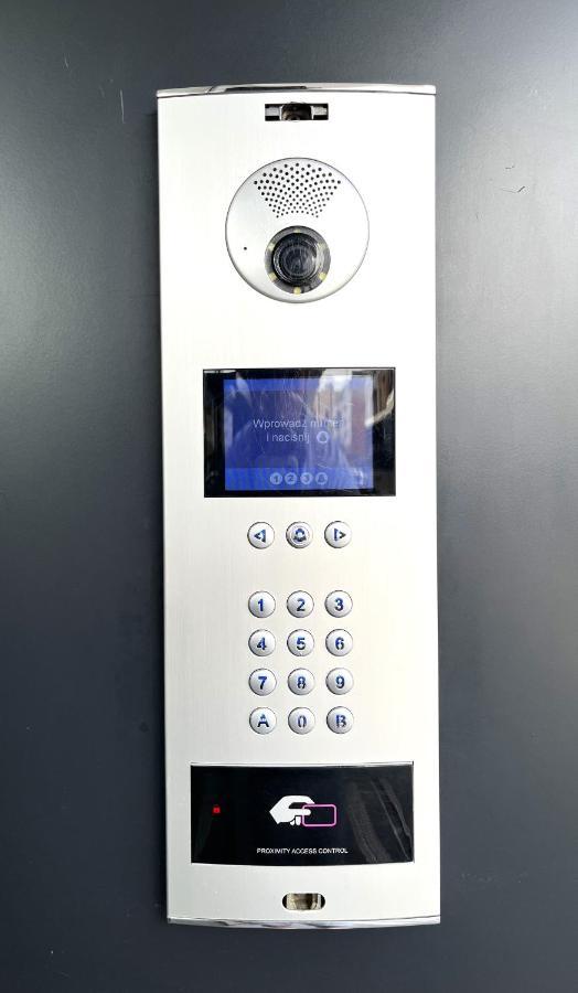 Wyszynskiego Apartment - Self Check-In 20H - Parking &Lift Breslau Exterior foto