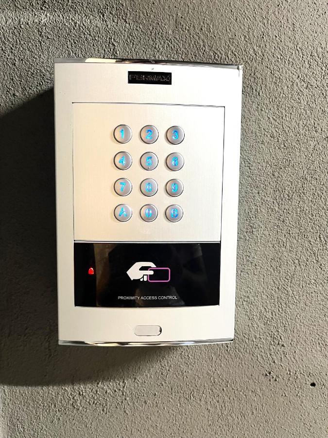 Wyszynskiego Apartment - Self Check-In 20H - Parking &Lift Breslau Exterior foto